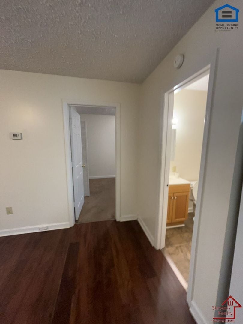 Building Photo - 220 Dogwood Pointe Dr