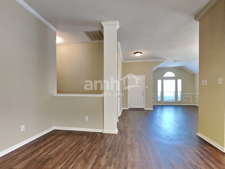 Building Photo - 1712 Farmington Dr