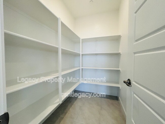 Building Photo - 4096 Azul Way