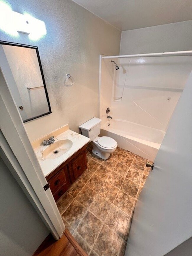 Building Photo - 1510 - 7th Avenue Duplex
