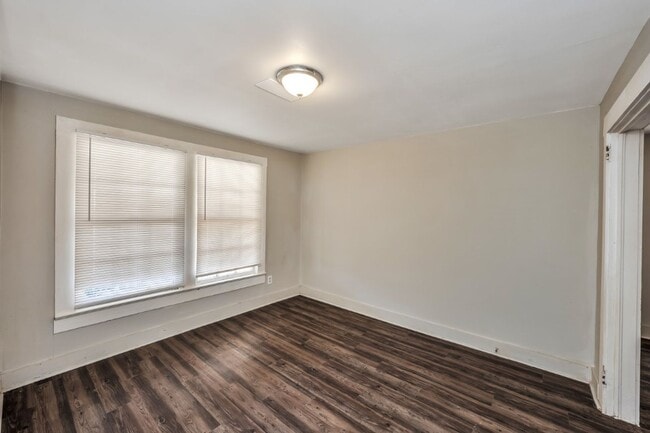 Building Photo - Spacious 4-Bedroom Beauty in Sylacauga – Huge Deck, Carport & Tons of Charm!