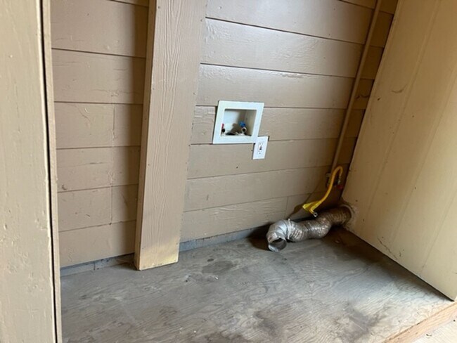 Building Photo - Updated Granny Unit-Prime Montgomery Villa...