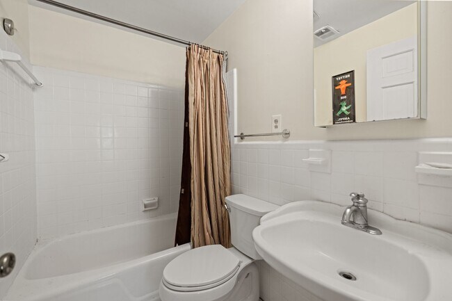 Building Photo - Foggy Bottom Home | 3 Bed | 2.5 Bath | 2,050 Sf | Large Private Patio