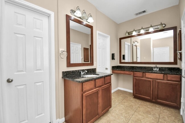 Building Photo - 6843 Bears Path Ln