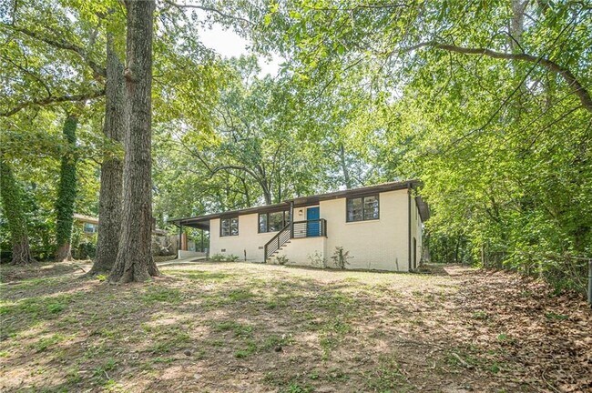 Building Photo - 3833 Bakers Ferry Rd SW