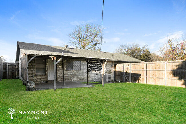 Building Photo - 4 Bedroom Home in Dallas, TX