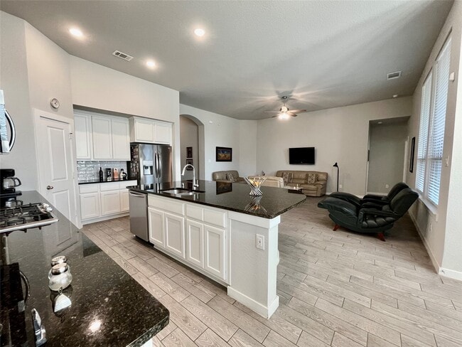 Building Photo - 4334 Hemlock Grove Ln