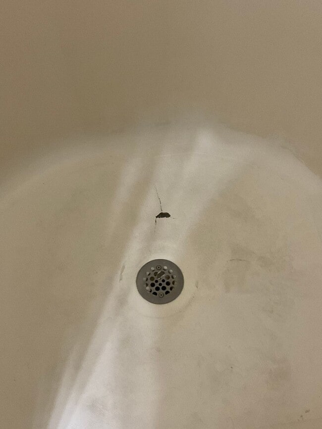 Building Photo - Spacious Duplex