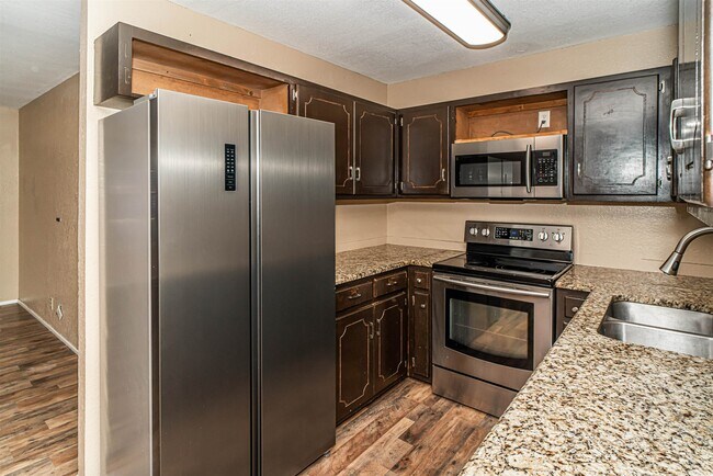 Building Photo - 908 Ave Q