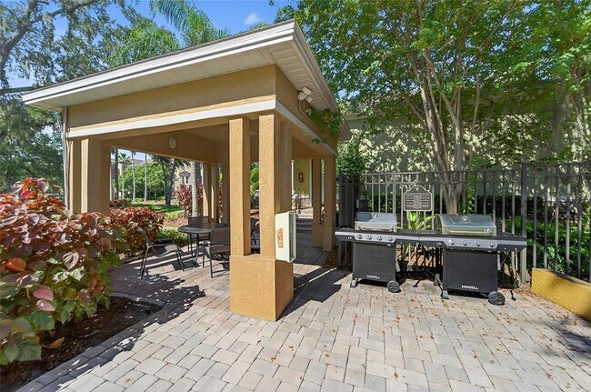 Building Photo - 9916 Courtney Palms Blvd