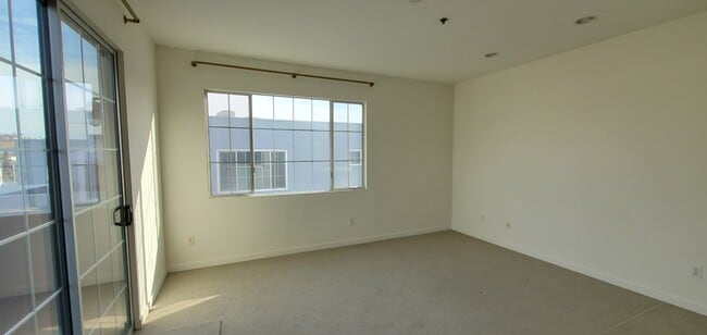 3rd Floor Master Bedroom - 5350 Playa Vista Dr