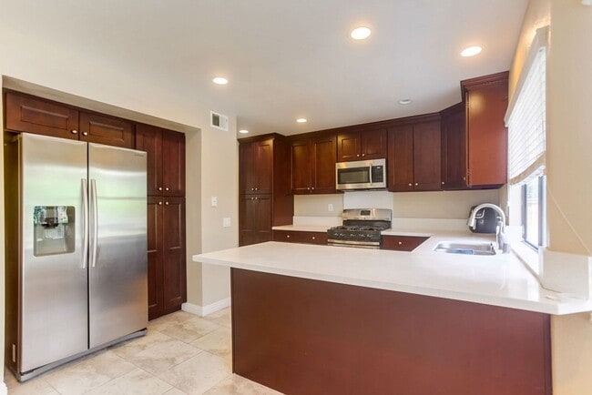 Building Photo - Charming Two Story 3 BR Home Available Mid June!