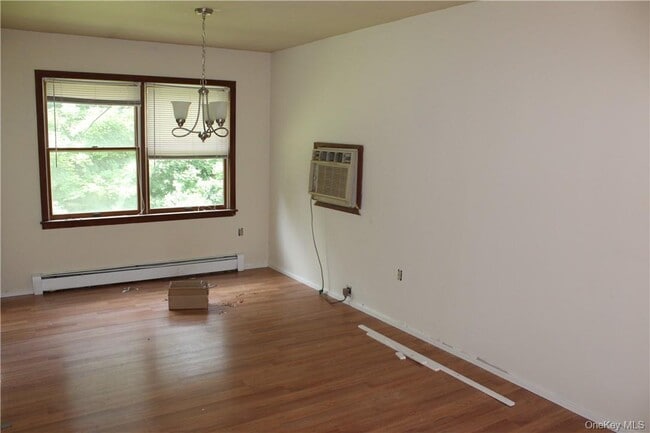Building Photo - 8 Tanglewood Park Dr