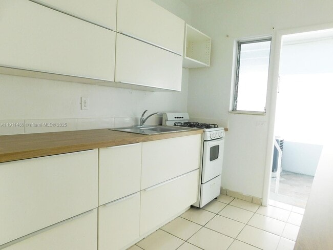 Building Photo - 1247 Marseille Dr