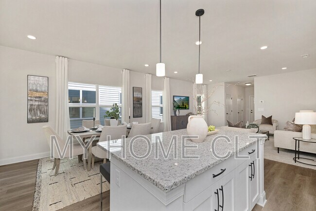 Building Photo - 2318 Rebecca Ave