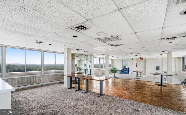 Building Photo - 3245 Rio Dr