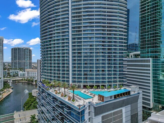 Building Photo - 200 Biscayne Blvd Way