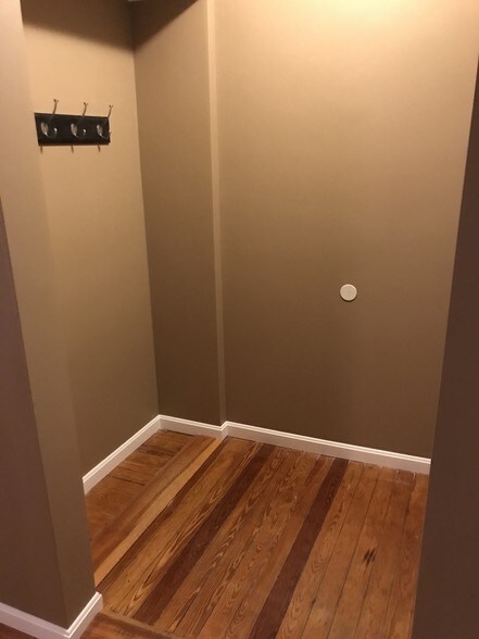 Entrance - 8 Lawrence St