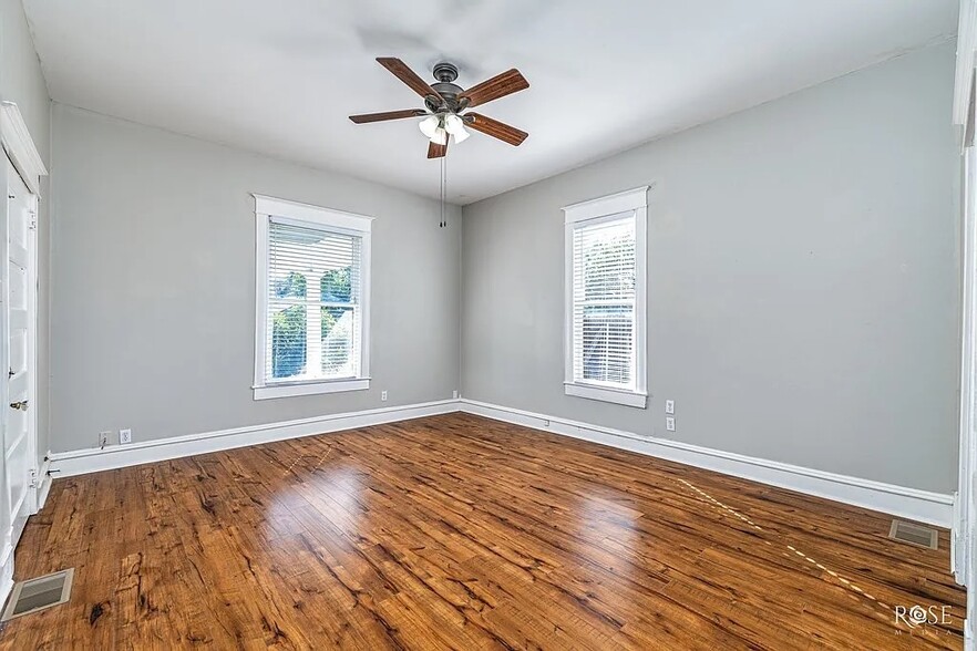 Building Photo - 2 N Adams St