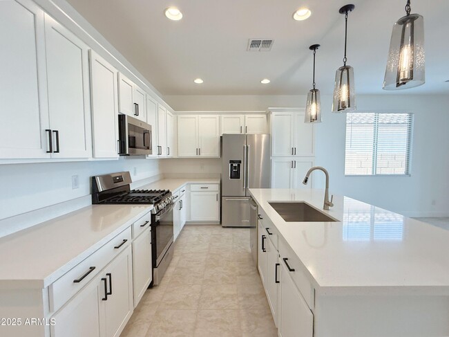 Building Photo - 14807 W Soft Wind Dr