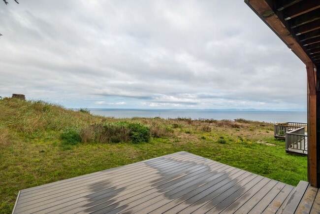 Building Photo - 3 Bedroom Condo on West Beach Bluffs