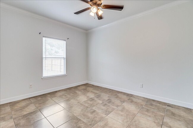 Building Photo - 2533 Lorine Dr