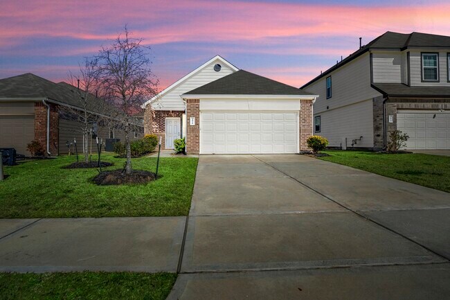 Building Photo - 2816 Madison Dr
