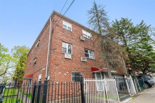Primary Photo - 4392 Carpenter Ave
