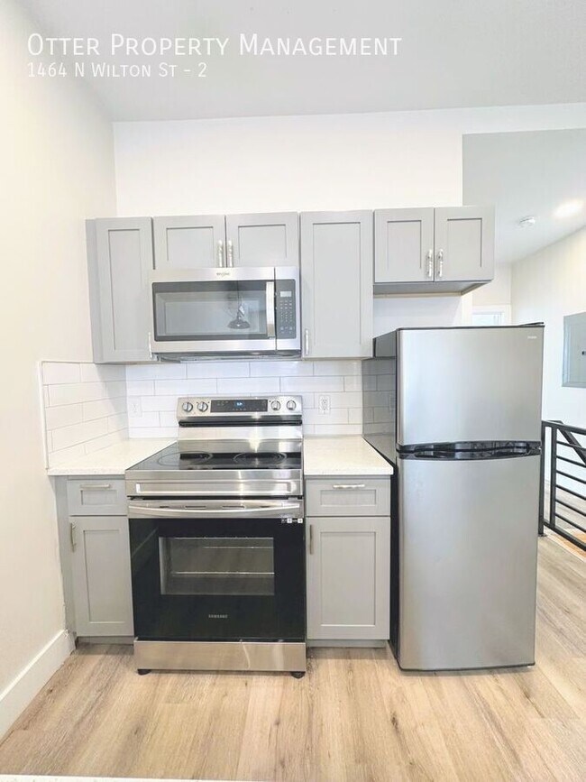 Primary Photo - 1464 N Wilton St