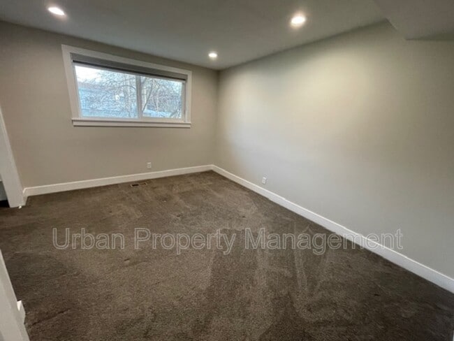 Building Photo - 310 E 6240 S