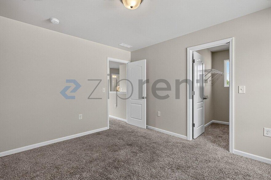 Building Photo - Unit
