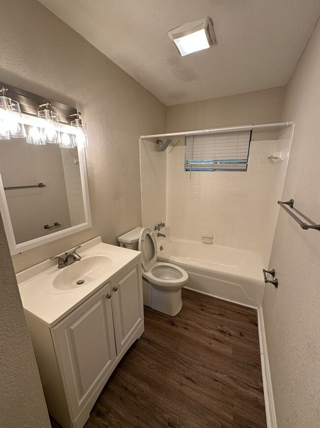 Building Photo - Charming Pet-Friendly 2BR Home with Off-Street Parking in Chattanooga