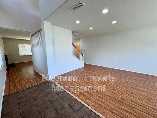 Building Photo - 38090 Sherwood St