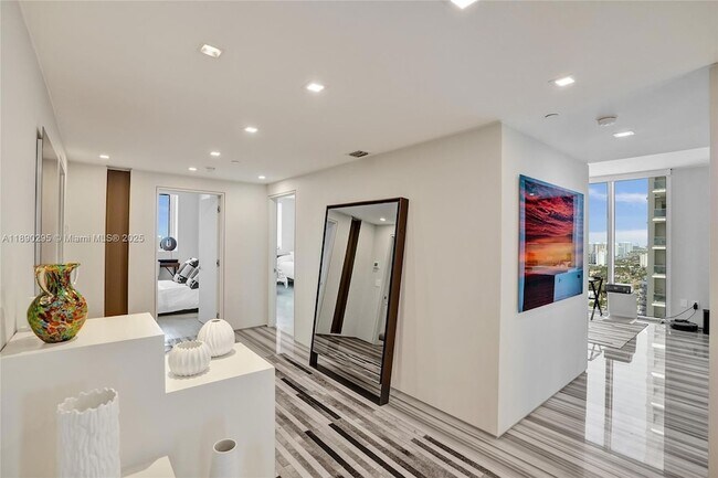 Building Photo - 17875 Collins Ave