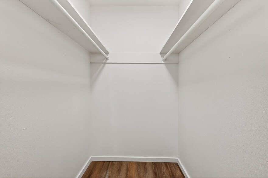 Main closet - 3902 Beran Dr
