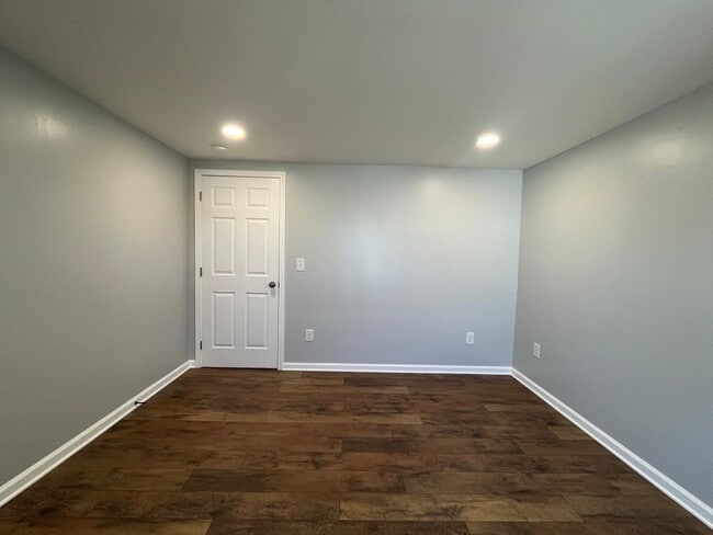Building Photo - Brand New Renovated 2/1 in Easley!