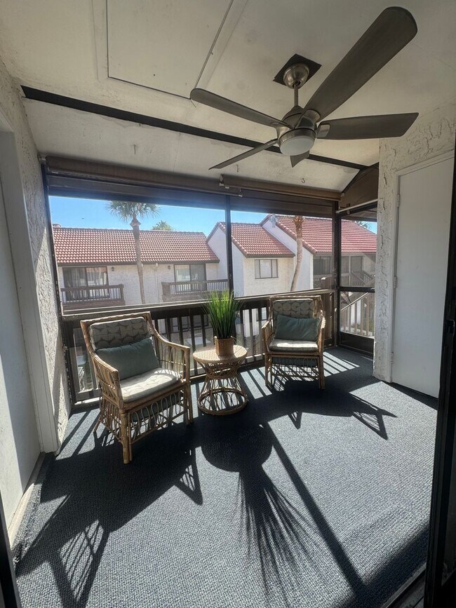 Building Photo - Annual turnkey furnished 2-Bedroom, 2-Bath...