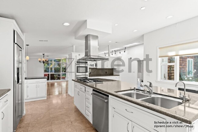 Building Photo - 361 Linfield Dr