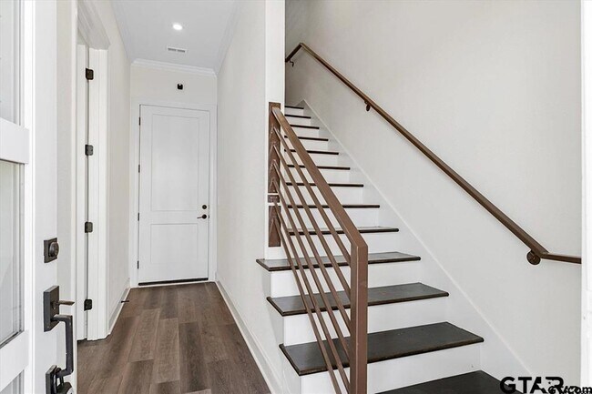 Building Photo - 522 W Erwin St