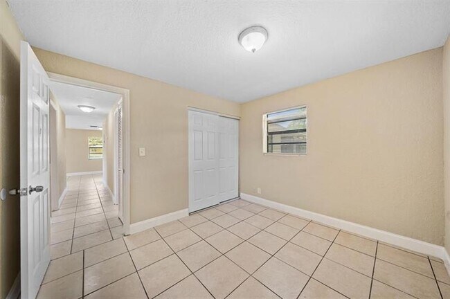 Building Photo - 1552 NW 15th Terrace