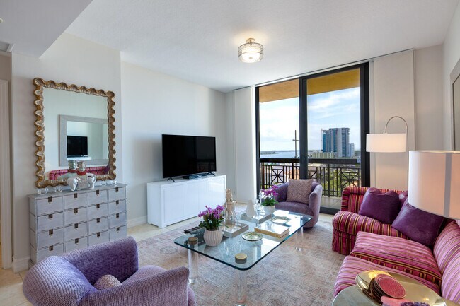 Building Photo - 801 S Olive Ave