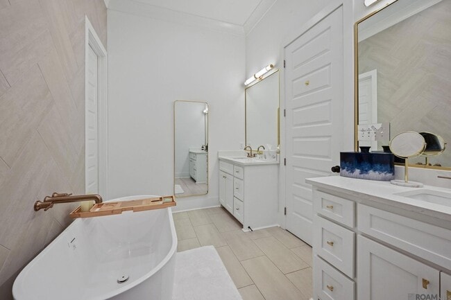 Building Photo - 3317 Pointe-Marie Dr