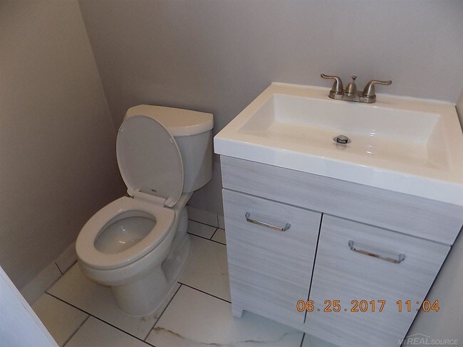 Building Photo - 37294 Charter Oaks Blvd