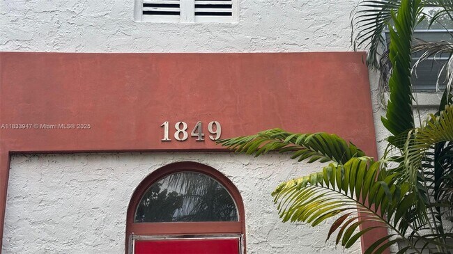 Building Photo - 1849 Dewey St