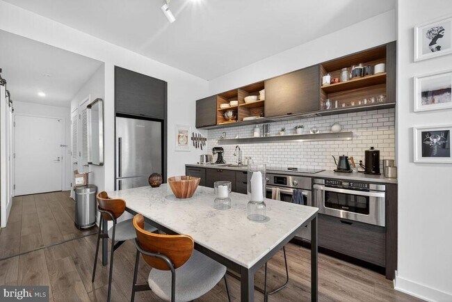 Primary Photo - 2030 8th St NW