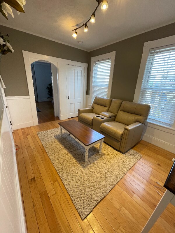 Building Photo - 2 Hough St