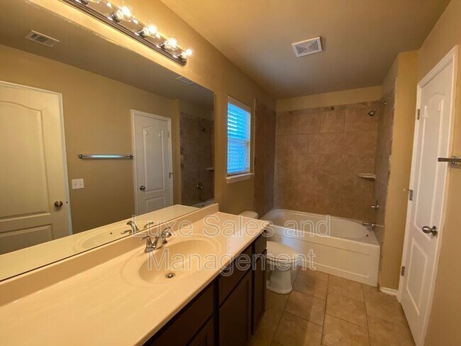 Building Photo - 2912 Thompson Farm Ln
