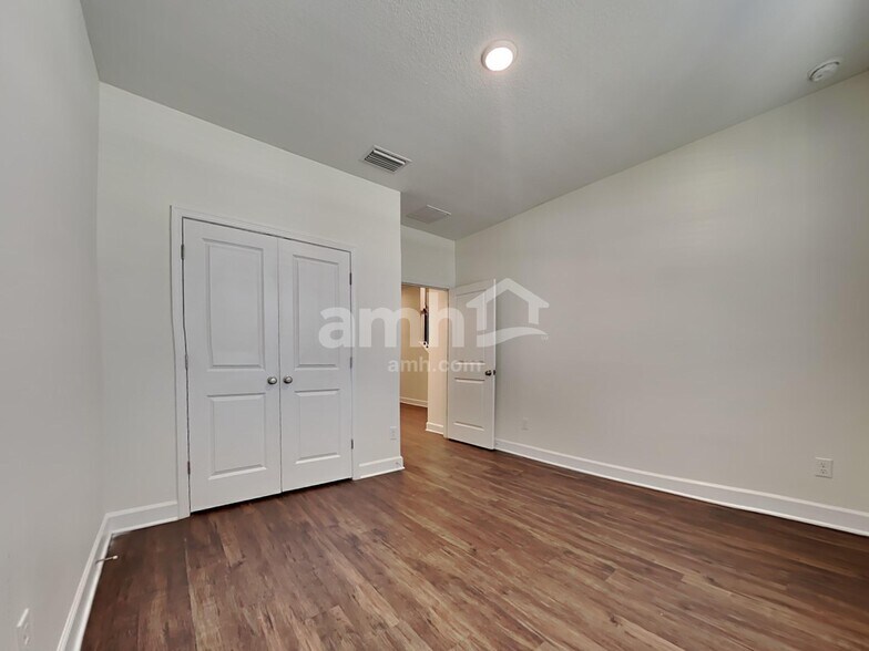 Building Photo - 1076 Tan Tara Trl