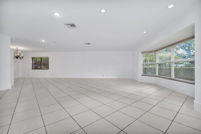 Building Photo - 2427 Sea Island Dr