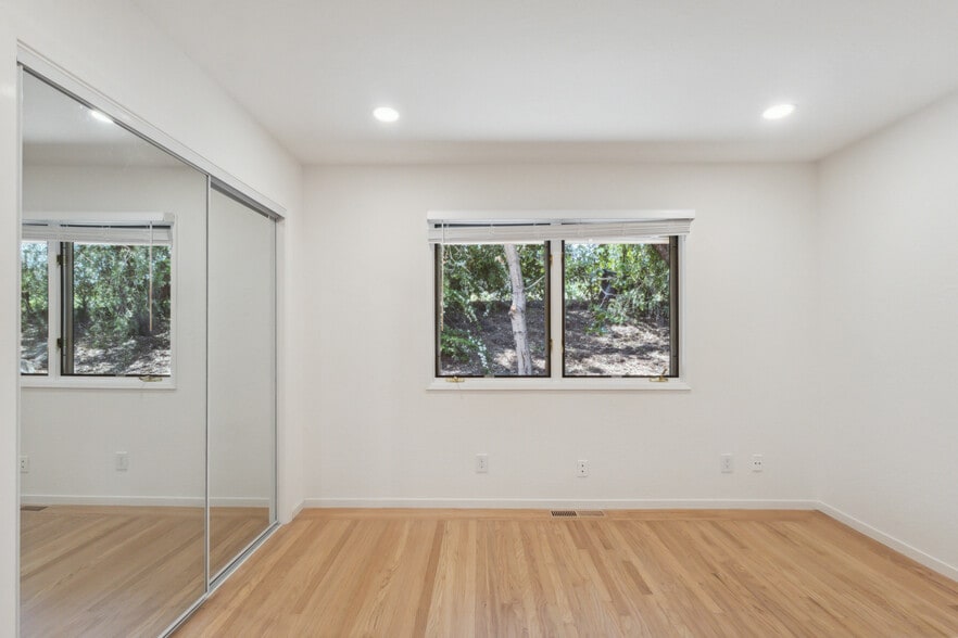 Building Photo - 26530 Conejo Ct